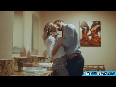 ❤️ Quando uma loira peituda o seduz em um banheiro público Porno em nós pt-br.ixiporn.ru